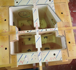 製作ミスが出ないよう、図面や3Dデータを基に正確な型を製作いたします